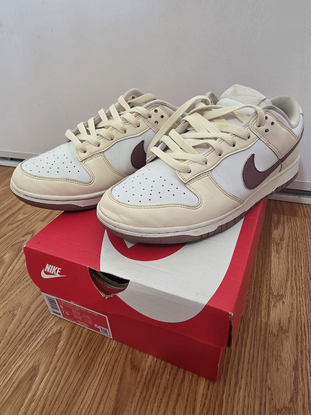 Womens Nike Low-Top Sneakers in Cream and Brown